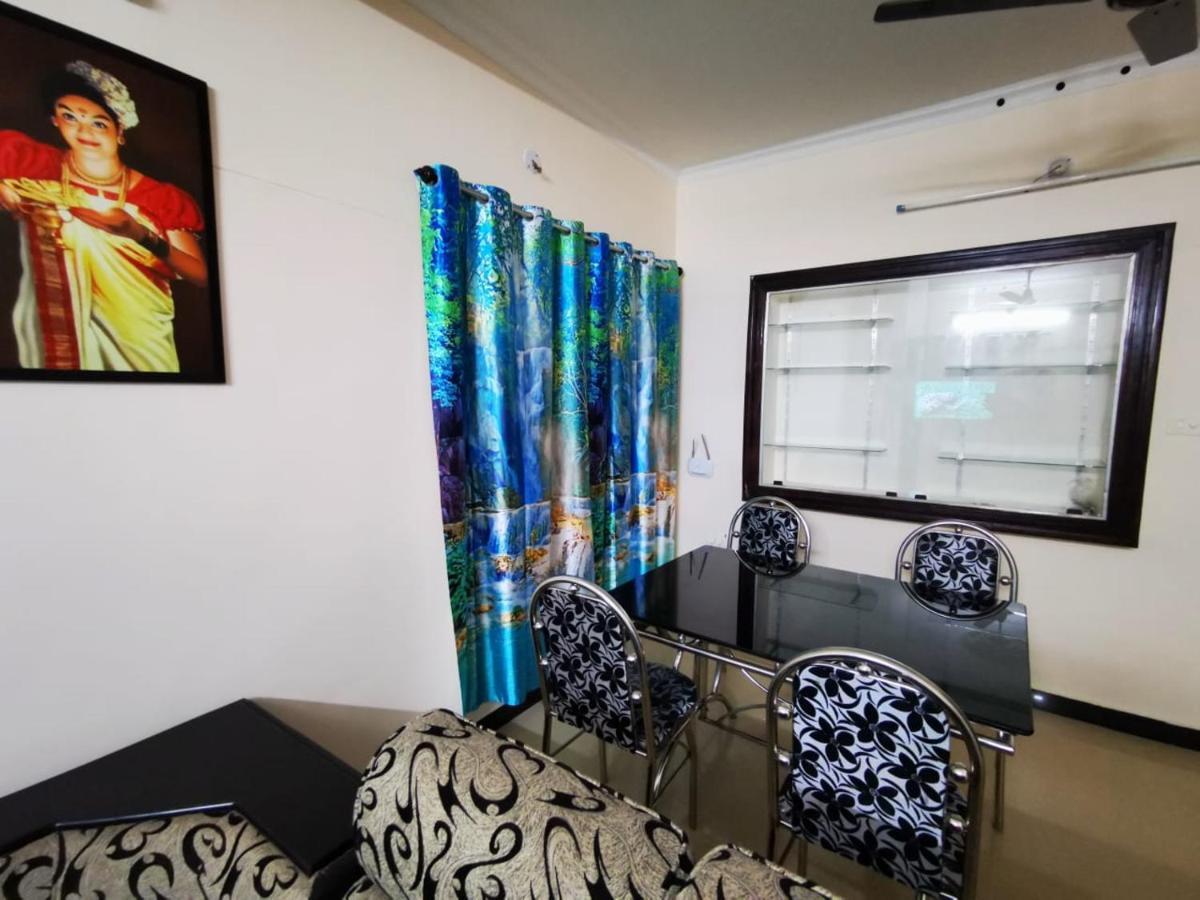 J2 Home Stay - Luxury Homes With Caravan Services Thiruvananthapuram Екстер'єр фото