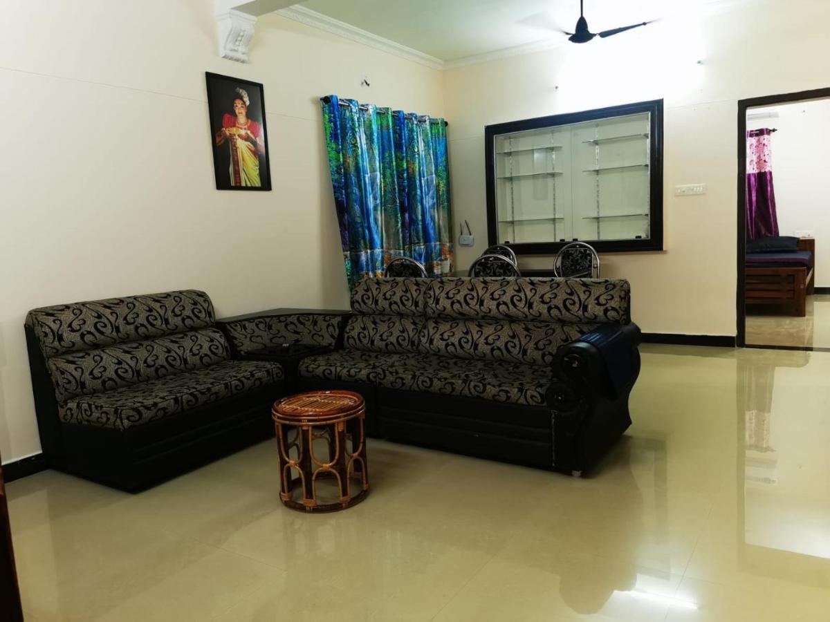 J2 Home Stay - Luxury Homes With Caravan Services Thiruvananthapuram Екстер'єр фото