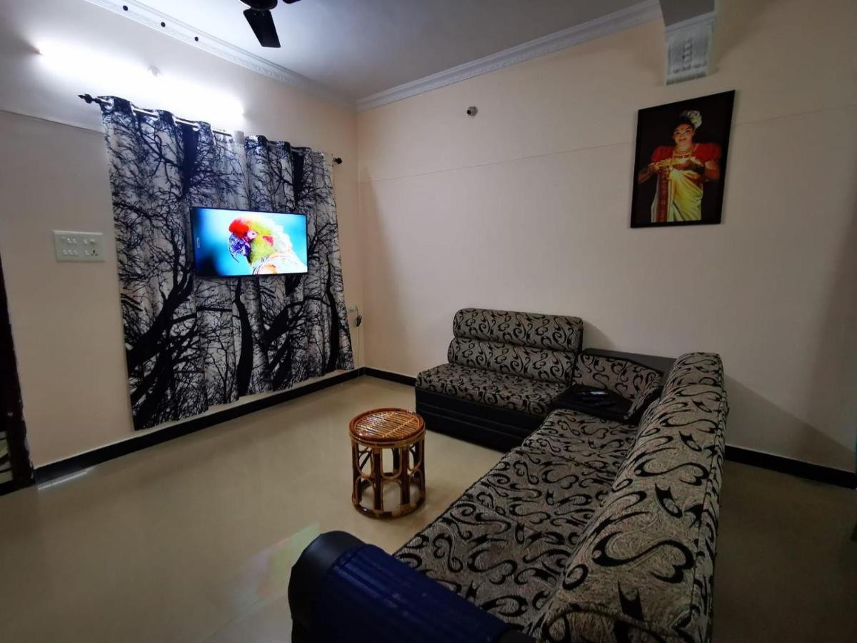 J2 Home Stay - Luxury Homes With Caravan Services Thiruvananthapuram Екстер'єр фото