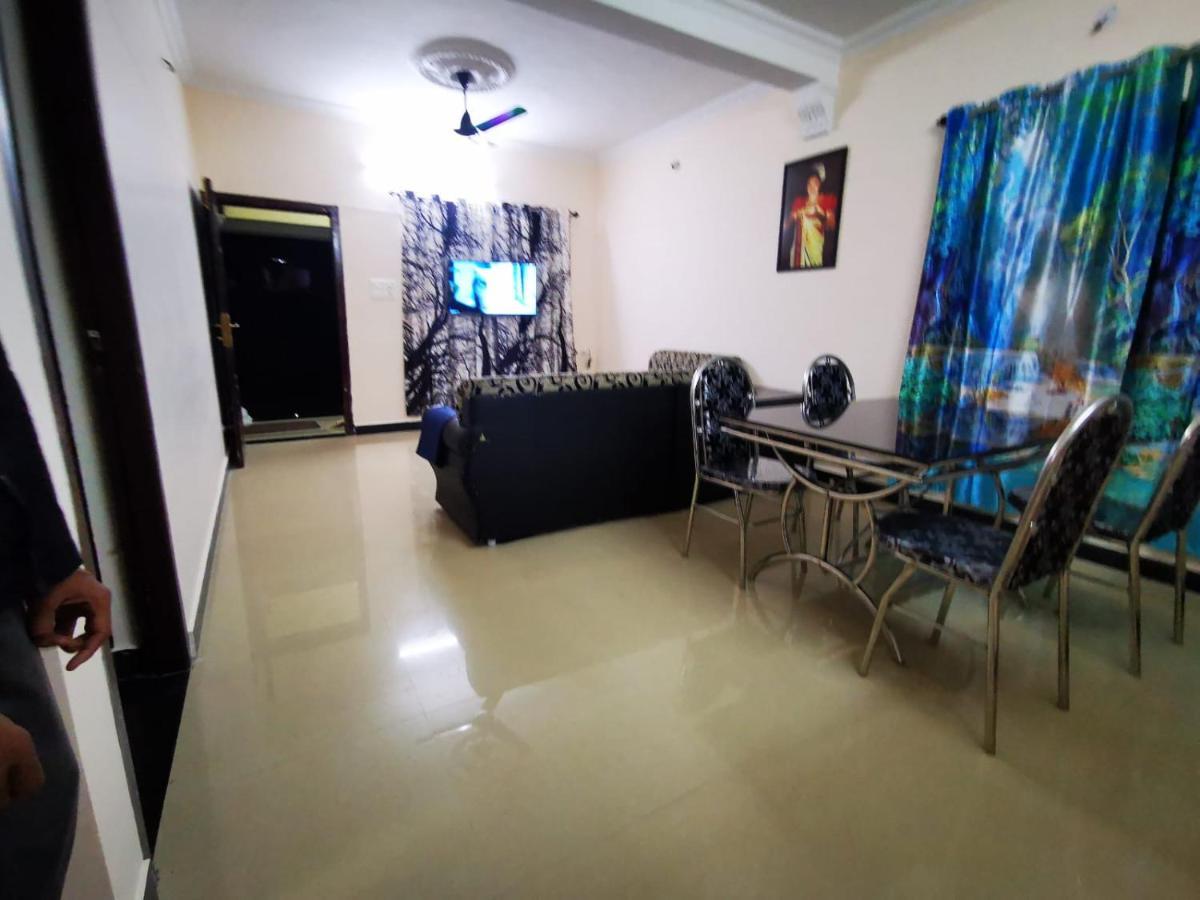 J2 Home Stay - Luxury Homes With Caravan Services Thiruvananthapuram Екстер'єр фото