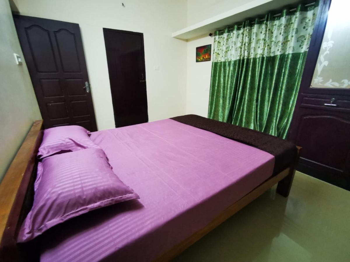 J2 Home Stay - Luxury Homes With Caravan Services Thiruvananthapuram Екстер'єр фото