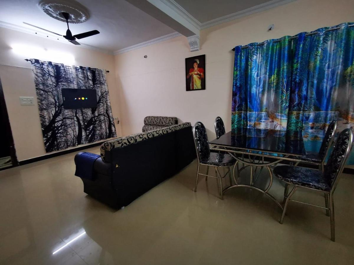 J2 Home Stay - Luxury Homes With Caravan Services Thiruvananthapuram Екстер'єр фото
