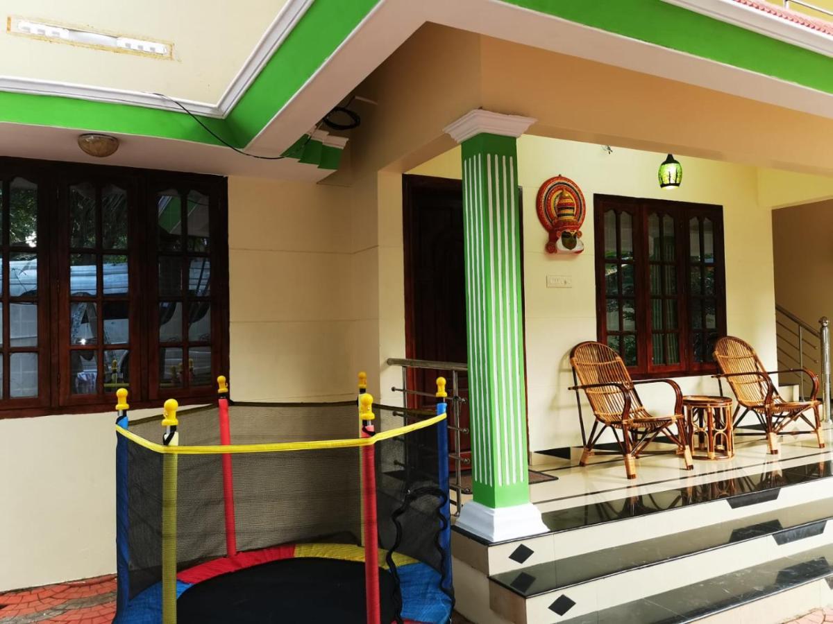 J2 Home Stay - Luxury Homes With Caravan Services Thiruvananthapuram Екстер'єр фото