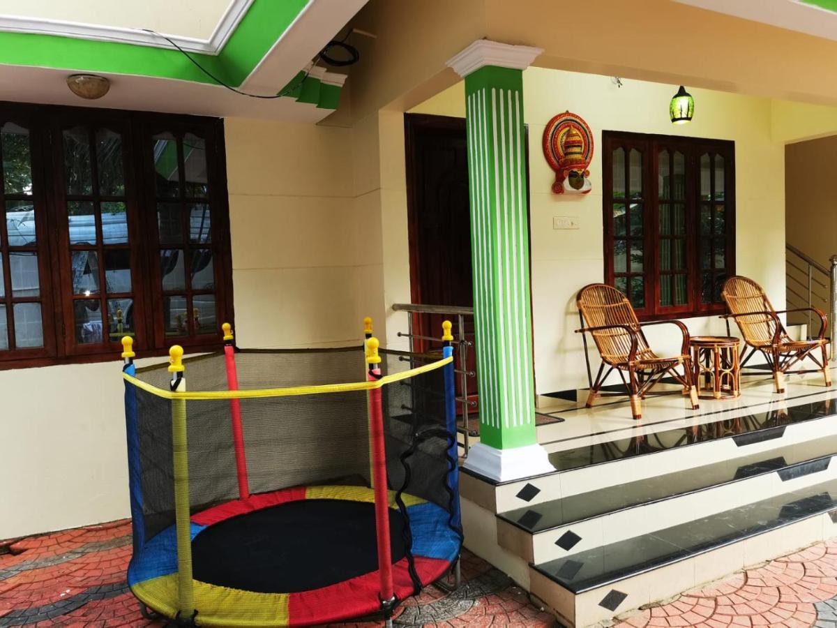 J2 Home Stay - Luxury Homes With Caravan Services Thiruvananthapuram Екстер'єр фото